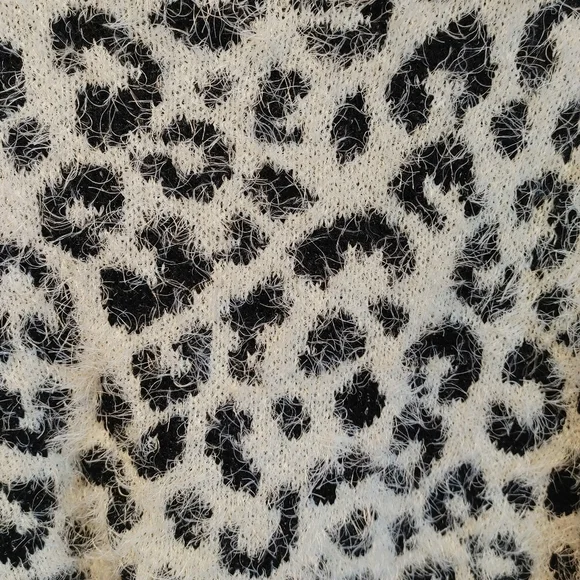 Oversized Leopard Sweater - Picture 7 of 11